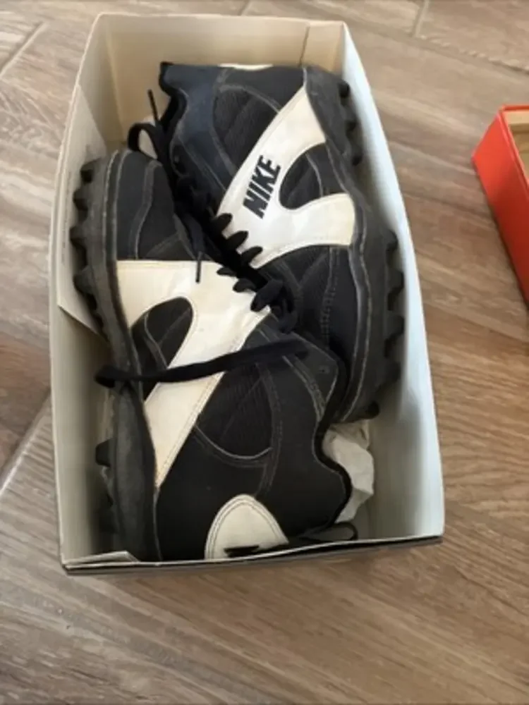 Nike Shark Veer cleats - W/ Box. Size 6.5‎